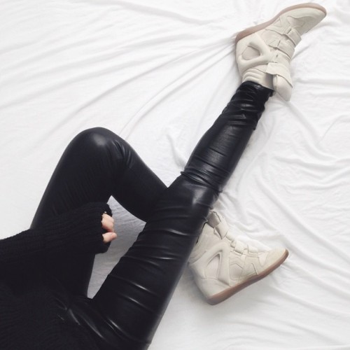 ✖️It´s getting cold✖️ Knit | @zara_worldwide (trf) Pants | @forever21 Sneakers | @isabelmarant