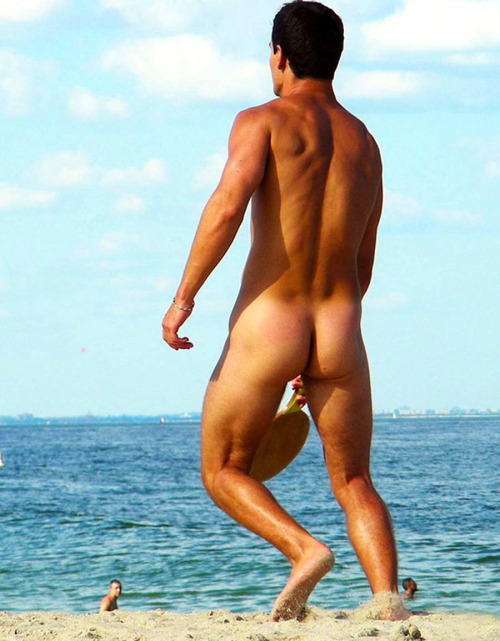 dailyposterior:  Paddle ball at the beach 