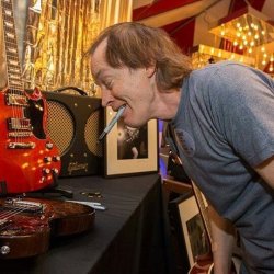 acdc-ukraine:  Oh my fuc**ng dear god… AWESOME PICTUREEEE 😍😍😍😍😍 Gibson Stand at Grammys 2015.  credits @acdclovelife 😍❤