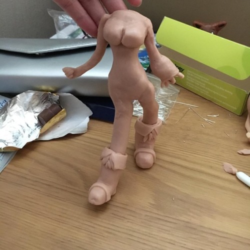 Happy with how this is looking so far :D ignore the bump thing in her leg! #mintyminute #sculpeyclay