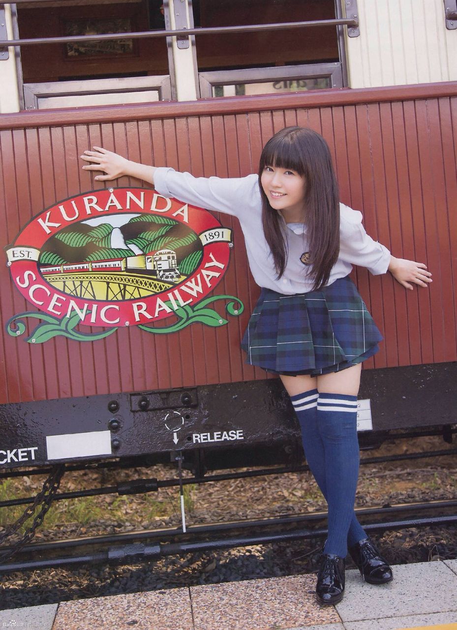 genkudo:  【2ch】ニュー速クオリティ:【画像】声優の竹達彩奈のエッチな太ももｗｗｗｗｗｗ