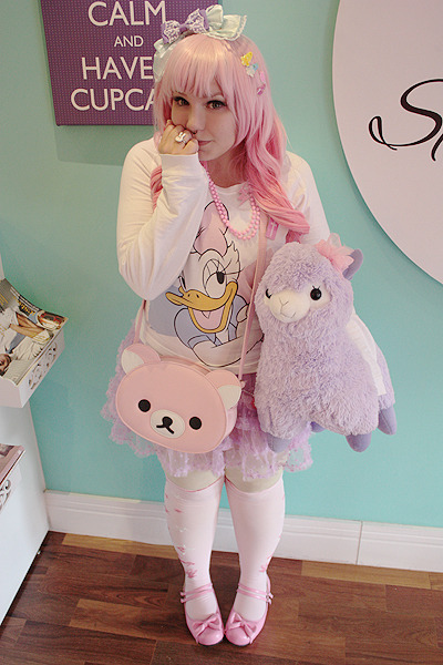 bunnyxian:Outfit to eat cupcakes with friends a couple of months ago ( ´・ω・`)Petti/skirt and shoes a