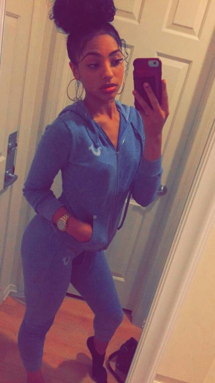 flaweddgoddess:  No more weave 🙅 bun head 🙆❤ 