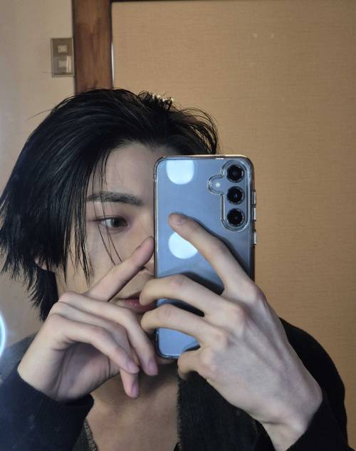 His Hair! Omg He Is So Pretty :( My New Wallpaper For Sure