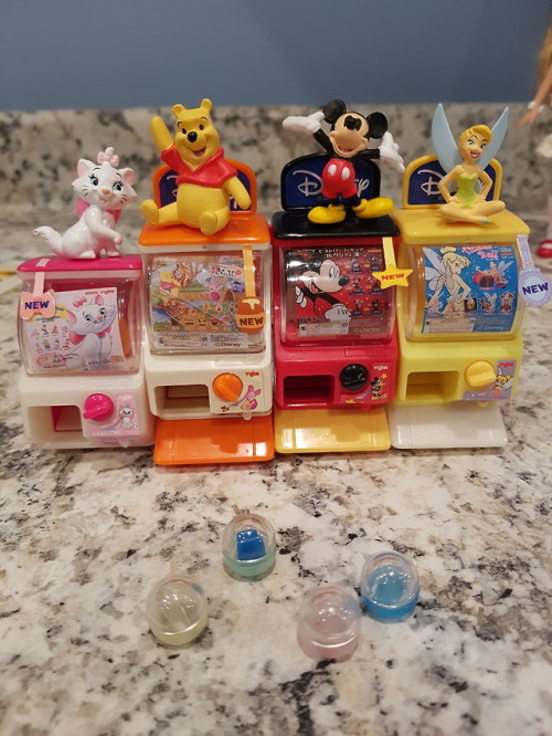 Actual working mini Disney Gachapons. Im so in love with these~ I needed them all