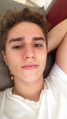 caughtjerking:  Eduardo is a cutie. His family