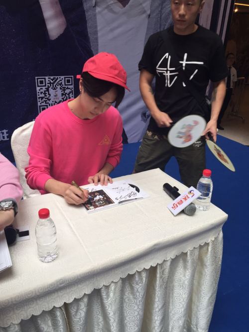 uniqphofficial:    150822 Seriously handsome UNIQ @ R&F Plaza, Chengdu Fan Signing Event Photo Credits: 沃音乐官博   