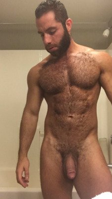collegeguy185:  barebackmuscles:#muscled #hairy #hunk #fatcock #thick To see more hot pics like these, follow! Feel free to send  your submissions too :) CollegeGuy185