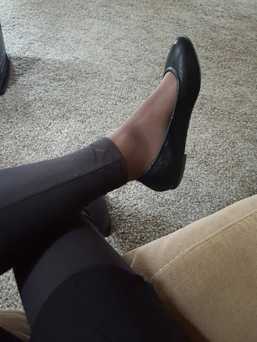 phoseobsession:I find this so sexy. It’s so simple jeans, flats and pantyhose. So hot