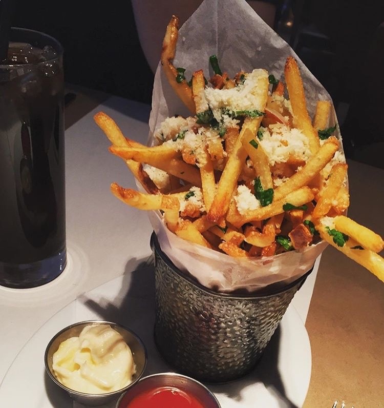 frenchinhalechanelxoxo:  Table for one 😋