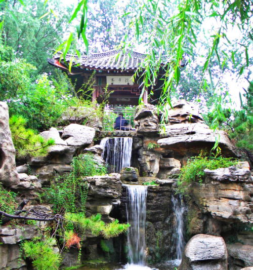 Baotu Spring (趵突泉, bào-tū-quán), Jinan, China.