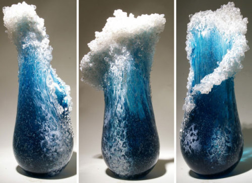 voidbat:boredpanda:Majestic Ocean Wave Vases By Hawaiian Artist Duo  WHATreality has been defied here, folks.