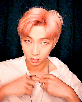 Bighit CLOSE THE PHOTOBOOTHS!!!