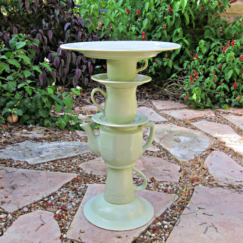 craftjunkie: Teapot Bird Bath {How to} Found at: morenascorner