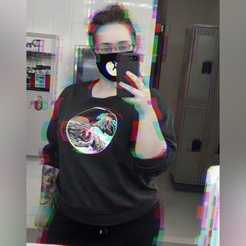 Glitching out. . . . . #girlswithtattoos #girlswithpiercings #tattoo #piercing #gamer #gamergirl #eg