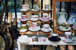4dele:  tea set by MerrieB on Flickr. 
