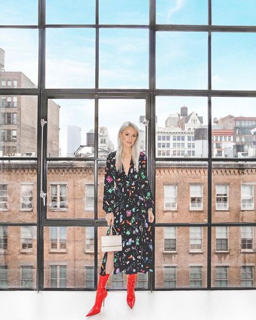 inthefrow:What a room with a view tho Big thankyou to the @proenzaschouler team for having us in New