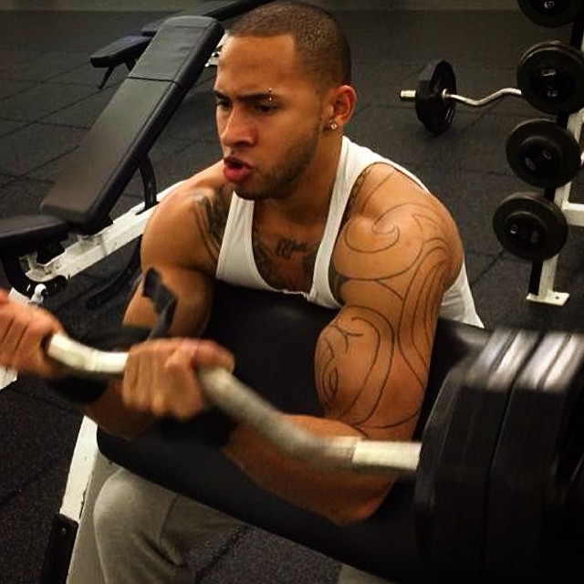 dominicanblackboy:  dominicanblackboy:  A sexy workout moment wit hot Latin hottie