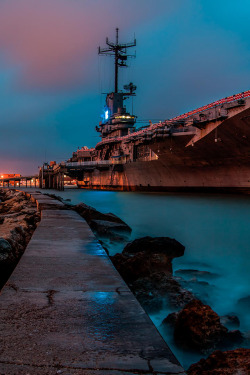 zoomw0rld:  The Blue Ghost, USS Lexington