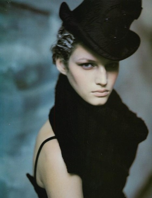 «New Look Signs» Vivien Solari by Paolo Roversi | Vogue Italia October 1999