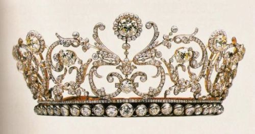 europesroyalsjewels:Olga of Yugoslavia’s Diamond Floral Tiara ♕ Albion Art Institute   