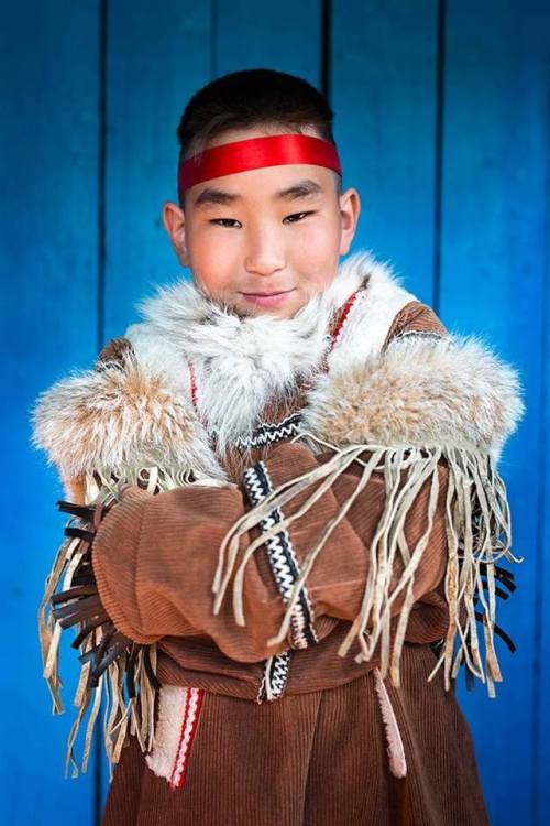 mymodernmet:Traveler’s Photos Capture the Beautiful Diversity of Remote Cultures Around the World