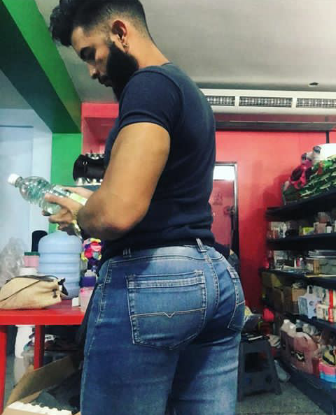 que-culo-miguel:I Want this Bodega owner  so bad 😋