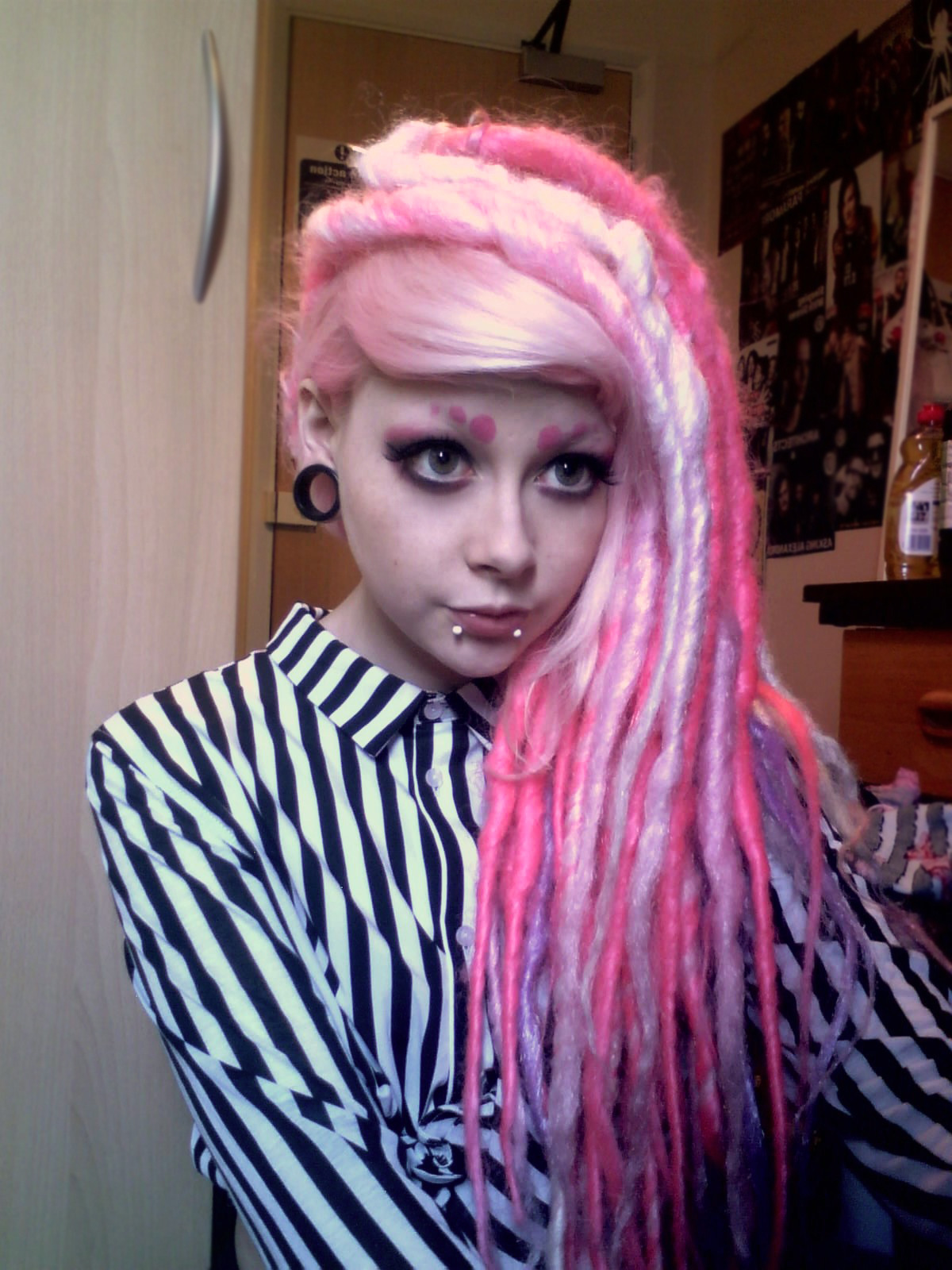 barbiesawhore:  unusual fashion 