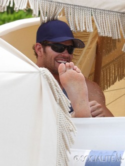 mansockfootjock:  Kellan Lutz