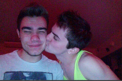 boyskisslove:  Another cute submission. Thank you guys :)  Click HERE for more cute gay couples
