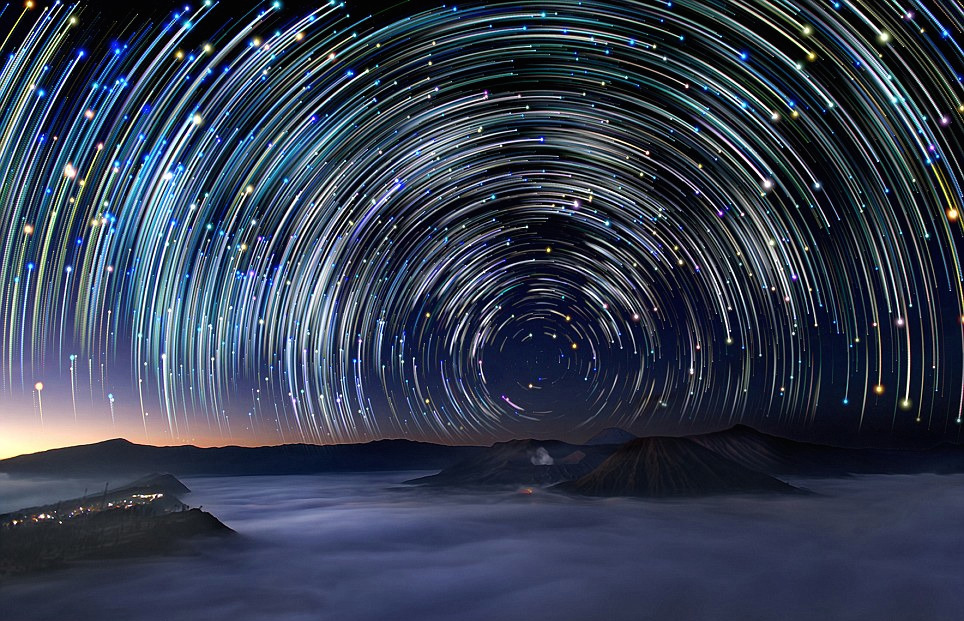 nubbsgalore:  these star trail composite images, created by stacking several photos