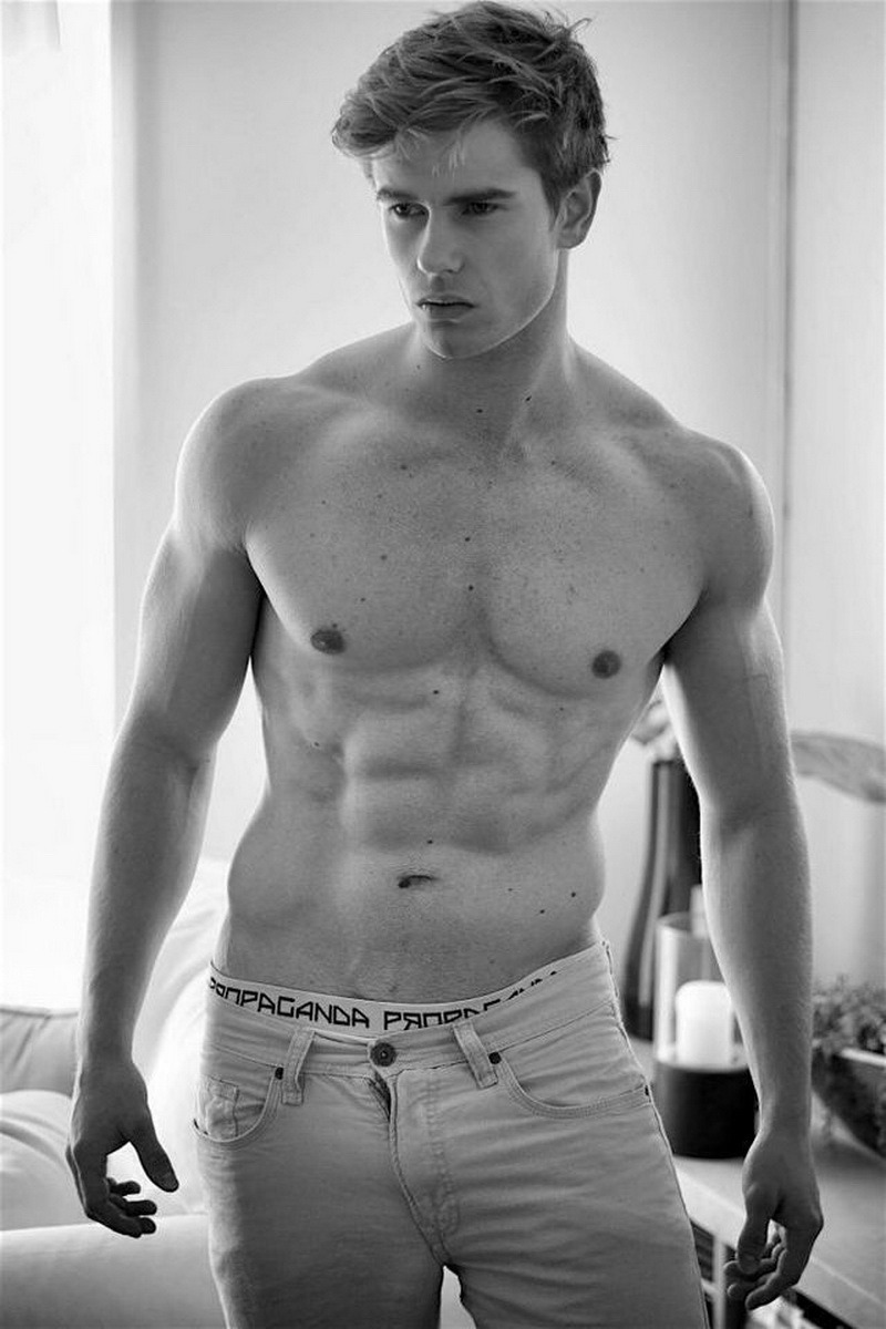 sorrygirlsisuckcock:  http://sorrygirlsisuckcock.tumblr.com/