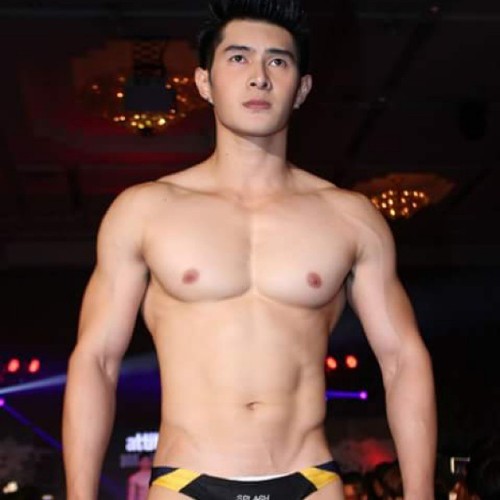 asianhunk-pecs-nips-asses:  Serve you fat and juicy nipples!
