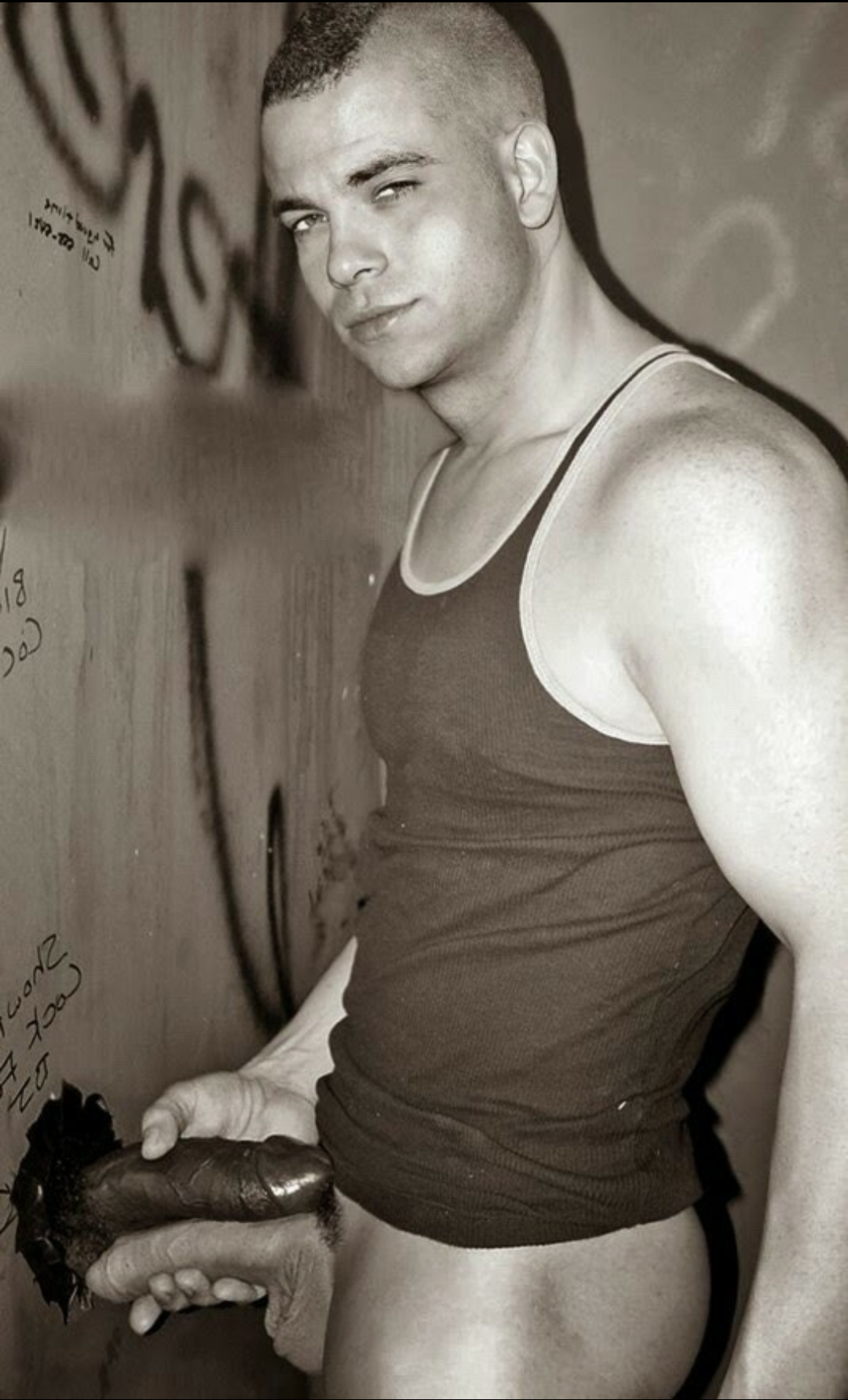 malecelebritys:  Isn’t this mark salling from glee?  “puck”
