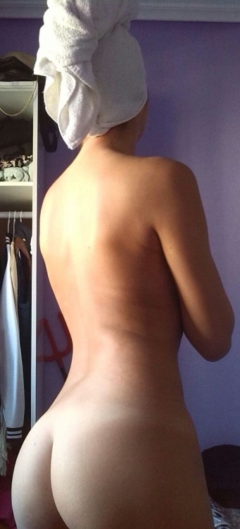 mynameiskaty1:  I am fresh out of the showerPlease like, reblog and follow me!http://mynameiskaty1.tumblr.com/