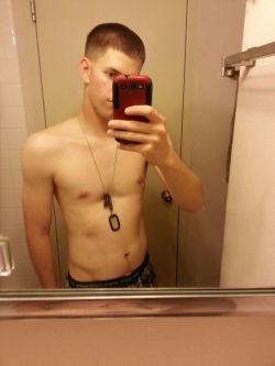 str8guysbait69:  Sexy army guy who loves