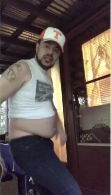 fatplzz:  Chris Crocker has a hot gut