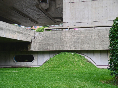 arch-and-shit: frank formsache National Library of the Argentine Republic, Buenos Aires, Clorindo 