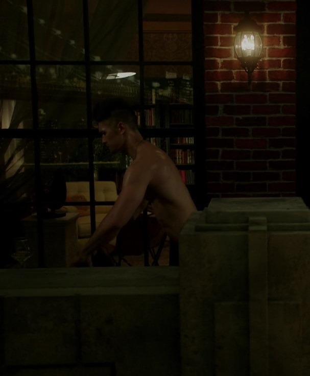 hotashellcelebmen:  More here :https://auscaps.me/2017/01/24/harry-shum-jr-shirtless-in-shadowhunters-2-01-this-guilty-blood/