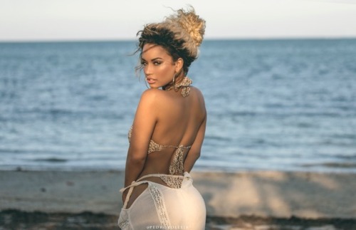pedrorollejr: Model: Jessica Kylie | @therealjkylie Photographer/Retouch: @pedrorollejr Wardrobe: @k