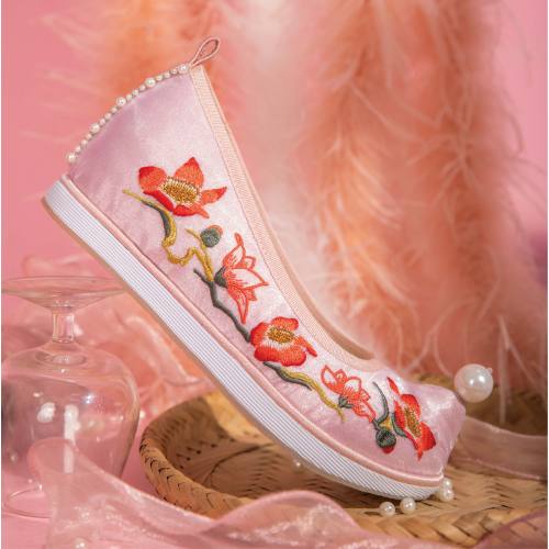 hanfugallery:embroidered shoes for chinese hanfu by撷芳词原创汉服馆
