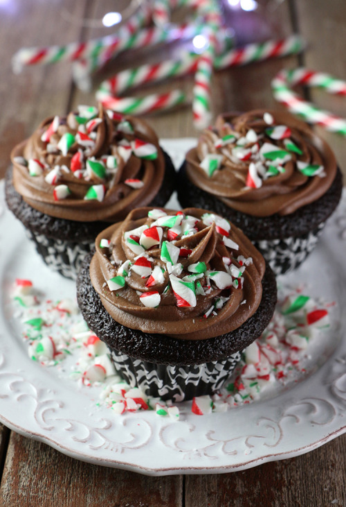 ugly&ndash;cupcakes: PEPPERMINT-FILLED DARK CHOCOLATE CUPCAKES