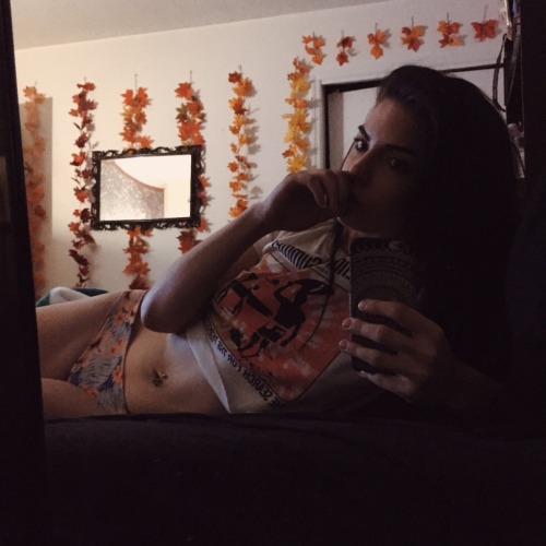 stay–creepy:  decorated for fall im diggin it
