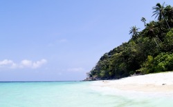 breathtakingdestinations:Tioman Island - Malaysia (by Erik Veland) 