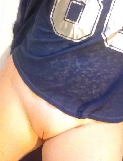 allsportschick:  A request… Someone else loves this tank top as much as I do 💋