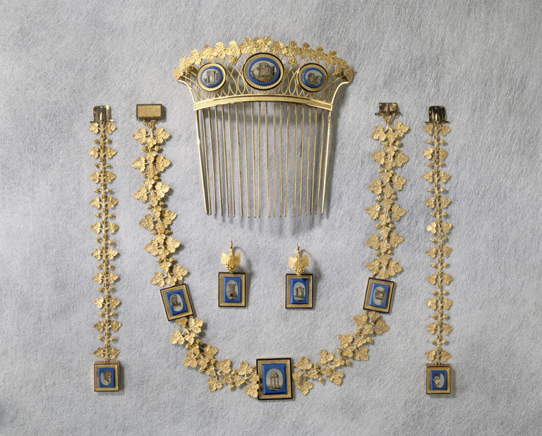 fapoleon-bonerparte:  An 1810 parure made by François-Regnault Nitot. Made of gold