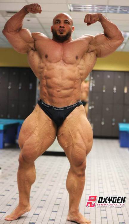 stretchmarkedmuscle: roidedandropig: Roided God  Big Ramy