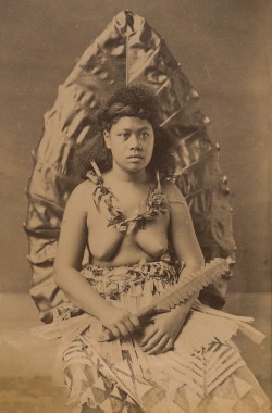 Les-Sources-Du-Nil:  Samoan Woman Holding A War Club, Circa 1893 Albumen Photograph