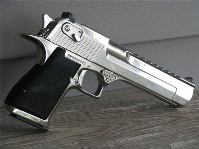 gunrunnerhell:  Desert Eagle XIX If a golden Desert Eagle is too gaudy or cliche;