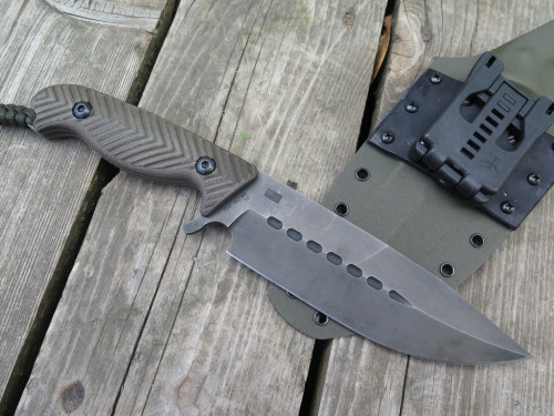 cybercircuitz: gunrunnerhell: Behring Made Technical F1 Blued / OD Green Chevron Follow for more cor